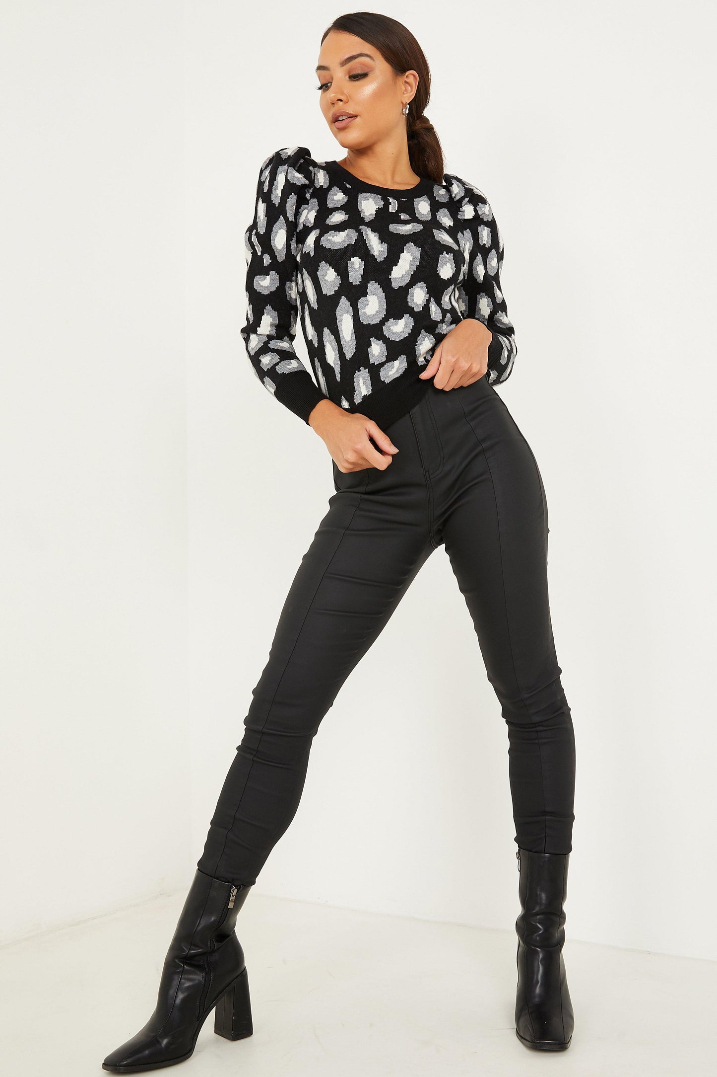 Black Knitted Leopard Print Jumper — M